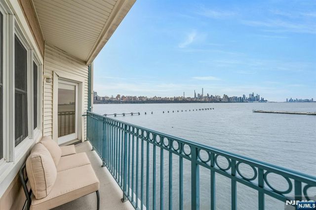 118 The Promenade, Edgewater, NJ 07020
