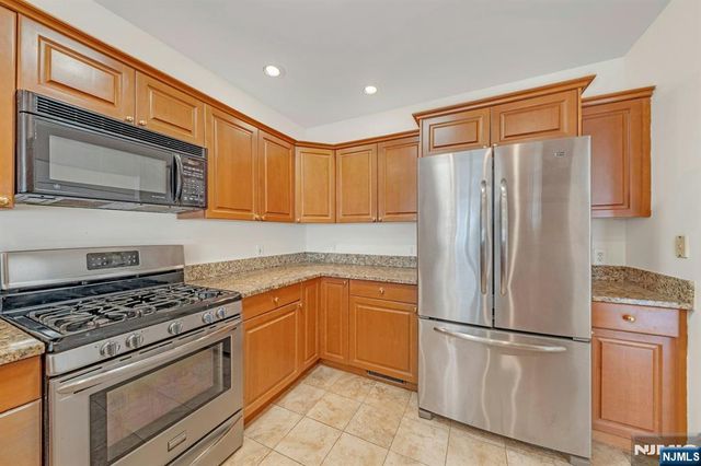 118 The Promenade, Edgewater, NJ 07020