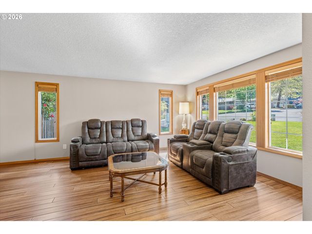 10217 Sw SUSQUEHANNA Dr, Tualatin, OR 97062