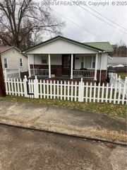413 Lore Street, St Albans, WV 25177