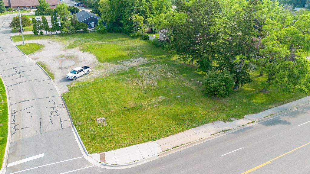 915 E Broomfield Road, Mount Pleasant, MI 48858