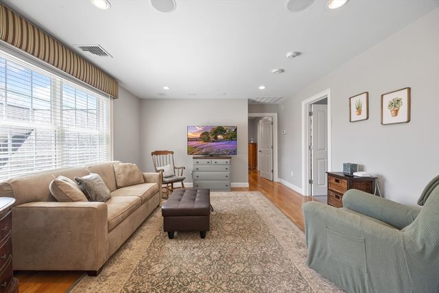 344 Salem St, Lynnfield, MA 01904
