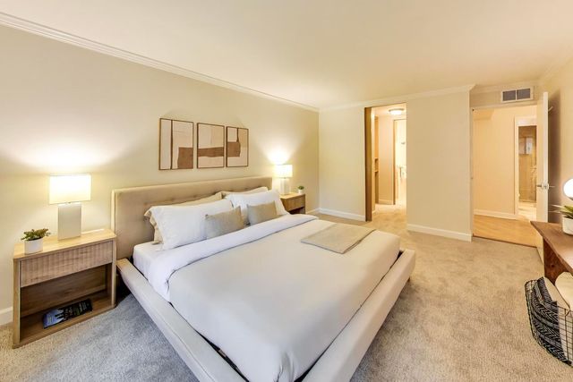 201 E Chestnut Street 3A, Chicago, IL 60611