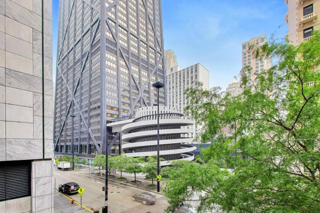 201 E Chestnut Street 3A, Chicago, IL 60611