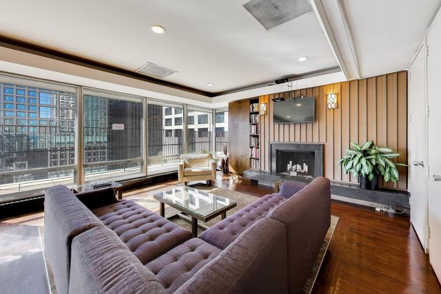 201 E Chestnut Street 3A, Chicago, IL 60611