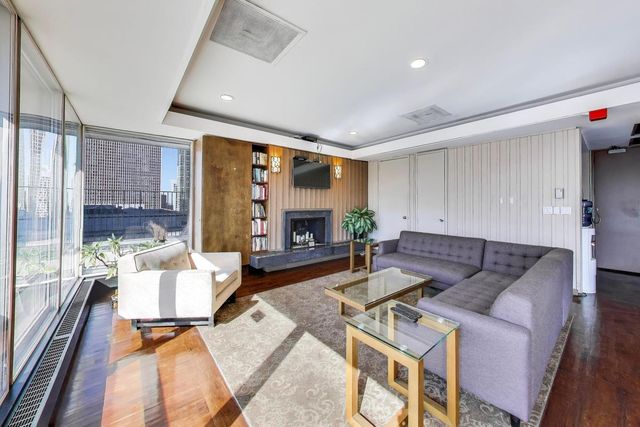 201 E Chestnut Street 3A, Chicago, IL 60611