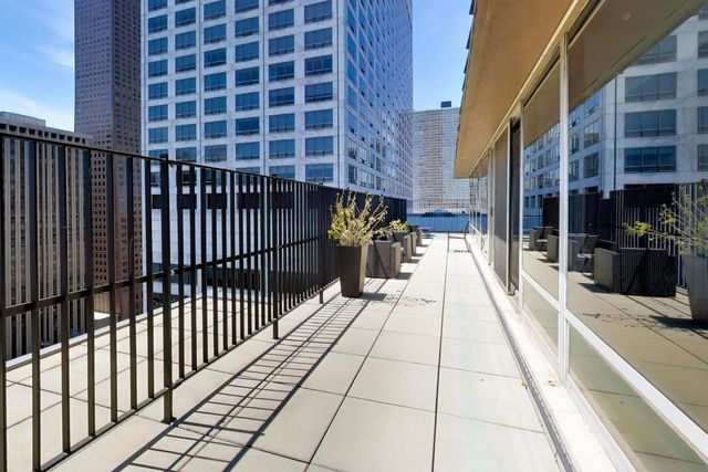 201 E Chestnut Street 3A, Chicago, IL 60611