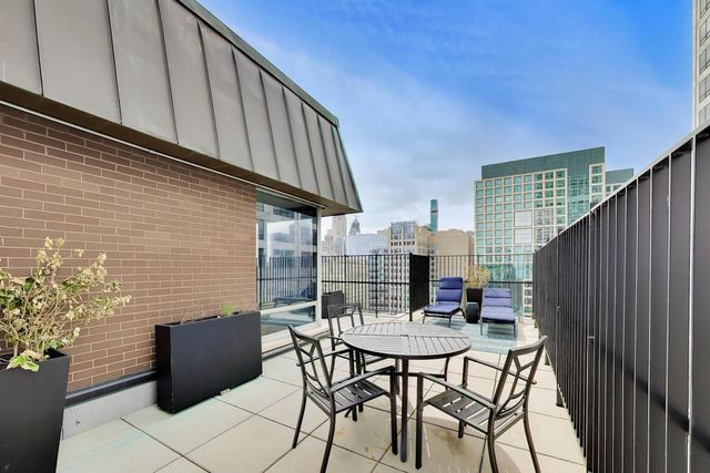 201 E Chestnut Street 3A, Chicago, IL 60611
