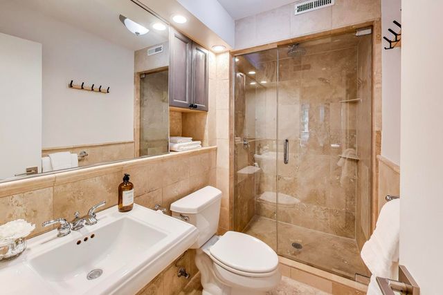 201 E Chestnut Street 3A, Chicago, IL 60611