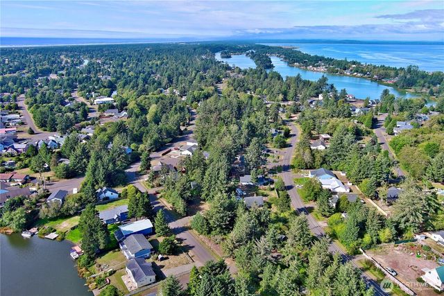 878 Mount Olympus Avenue SE, Ocean Shores, WA 98569