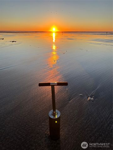 878 Mount Olympus Avenue SE, Ocean Shores, WA 98569