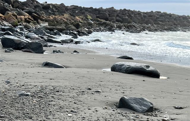 878 Mount Olympus Avenue SE, Ocean Shores, WA 98569