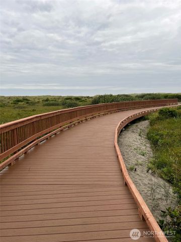 878 Mount Olympus Avenue SE, Ocean Shores, WA 98569