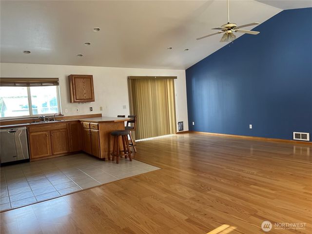 878 Mount Olympus Avenue SE, Ocean Shores, WA 98569