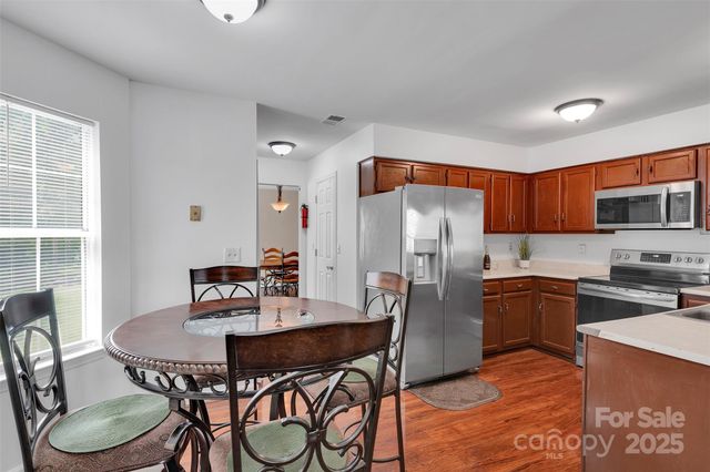 11219 Kempsford Drive, Charlotte, NC 28262