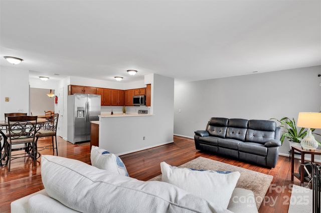 11219 Kempsford Drive, Charlotte, NC 28262