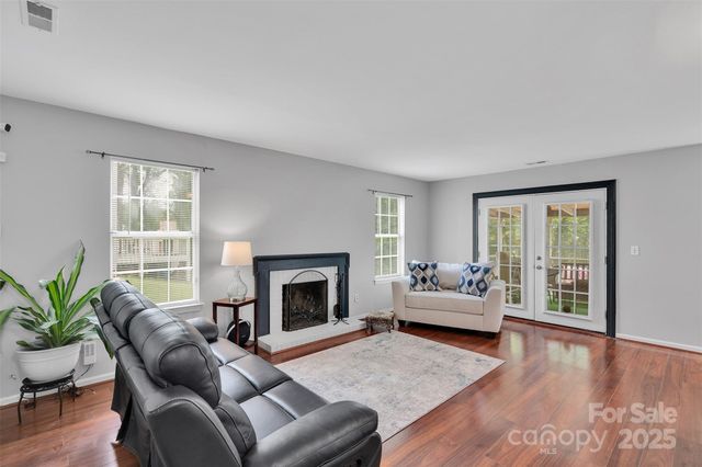 11219 Kempsford Drive, Charlotte, NC 28262