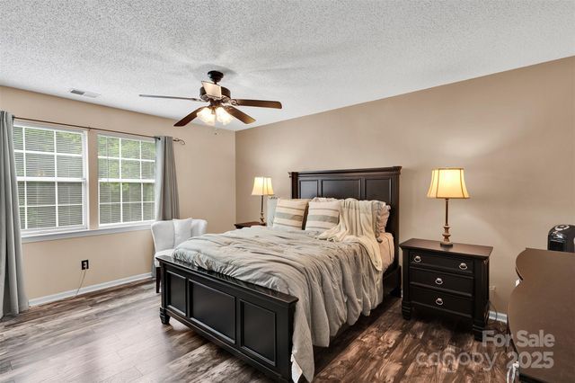 11219 Kempsford Drive, Charlotte, NC 28262