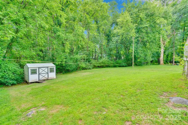 11219 Kempsford Drive, Charlotte, NC 28262