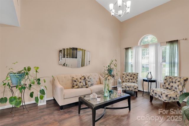 11219 Kempsford Drive, Charlotte, NC 28262