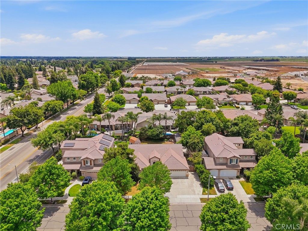 Image 10 of property listing at 6111 W Pryor Avenue, Visalia, CA 93277