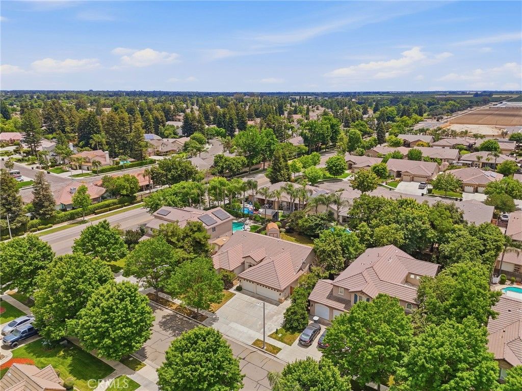 Image 11 of property listing at 6111 W Pryor Avenue, Visalia, CA 93277