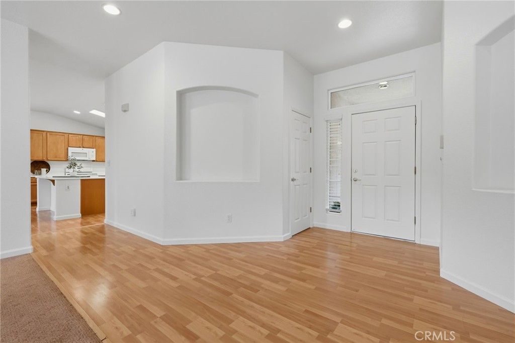 Image 14 of property listing at 6111 W Pryor Avenue, Visalia, CA 93277