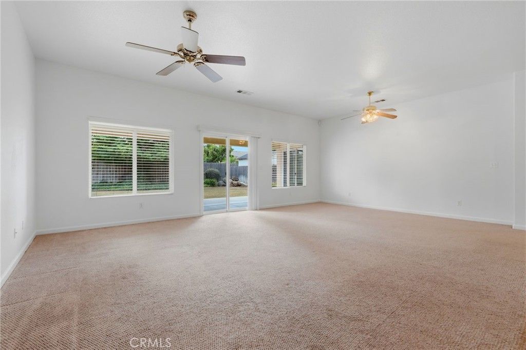 Image 15 of property listing at 6111 W Pryor Avenue, Visalia, CA 93277