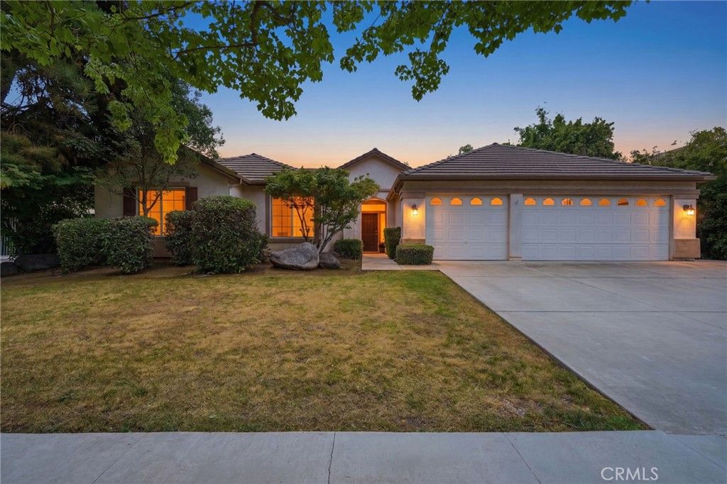 Image 2 of property listing at 6111 W Pryor Avenue, Visalia, CA 93277