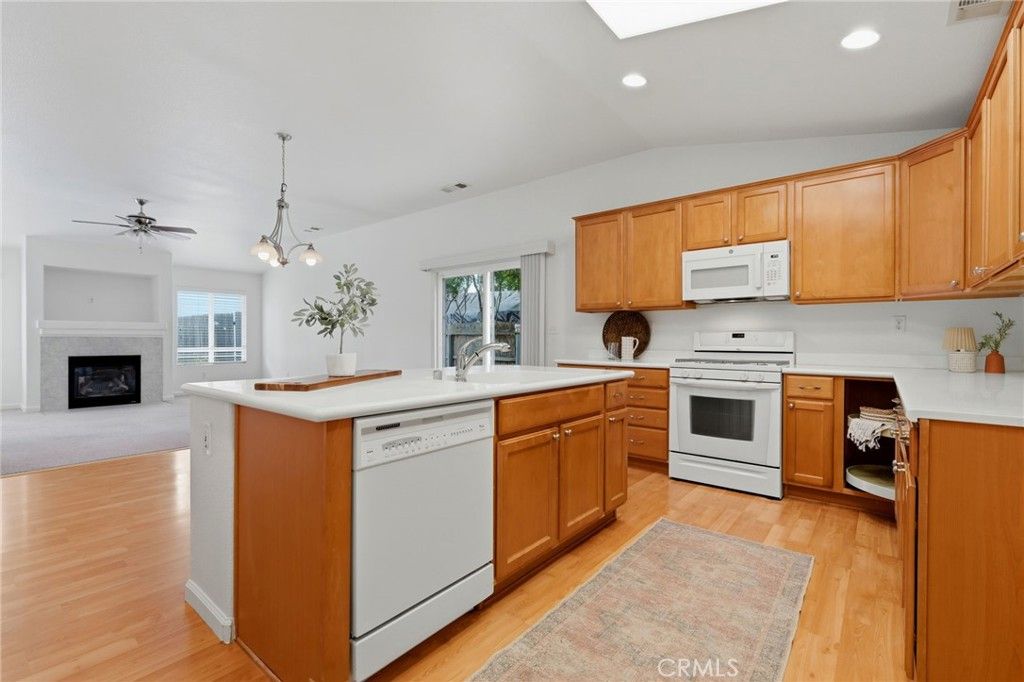 Image 23 of property listing at 6111 W Pryor Avenue, Visalia, CA 93277