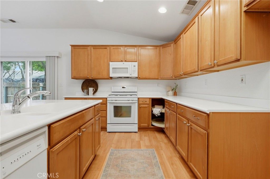 Image 24 of property listing at 6111 W Pryor Avenue, Visalia, CA 93277