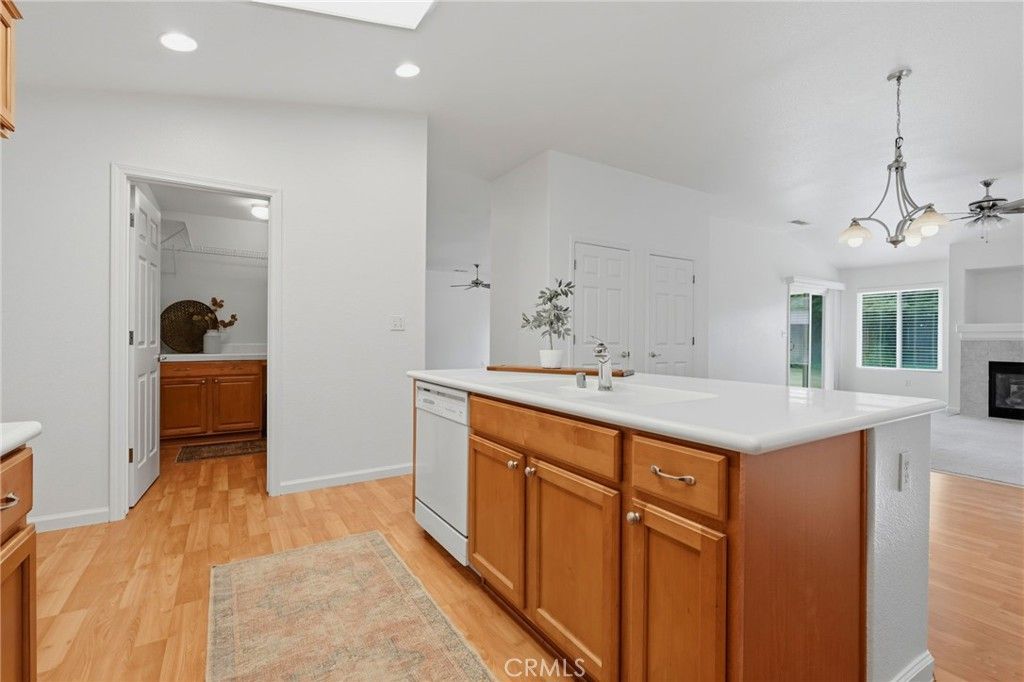 Image 25 of property listing at 6111 W Pryor Avenue, Visalia, CA 93277