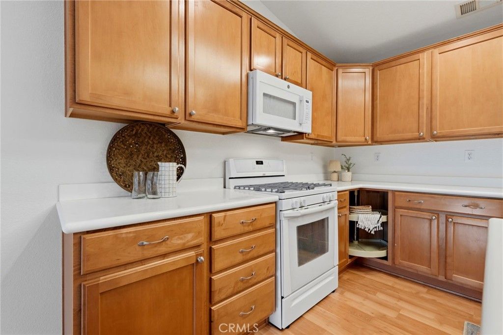 Image 26 of property listing at 6111 W Pryor Avenue, Visalia, CA 93277