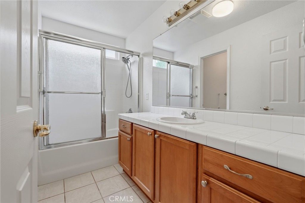 Image 43 of property listing at 6111 W Pryor Avenue, Visalia, CA 93277
