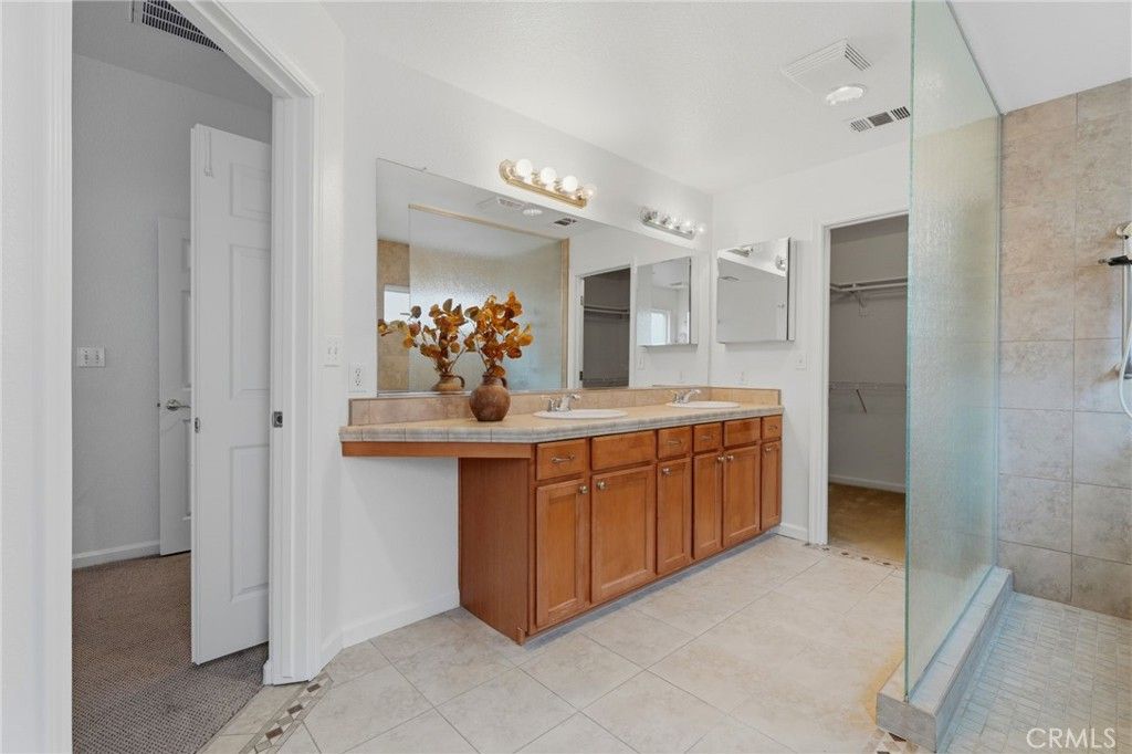 Image 49 of property listing at 6111 W Pryor Avenue, Visalia, CA 93277