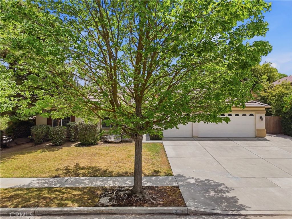 Image 5 of property listing at 6111 W Pryor Avenue, Visalia, CA 93277