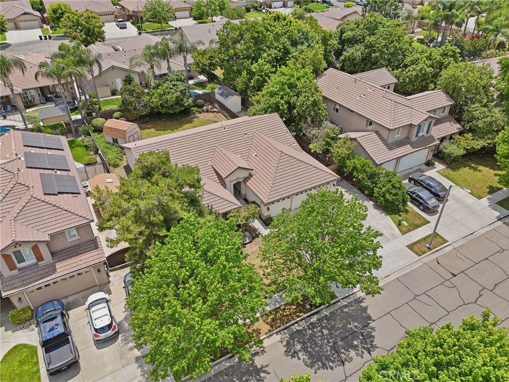 Image 6 of property listing at 6111 W Pryor Avenue, Visalia, CA 93277