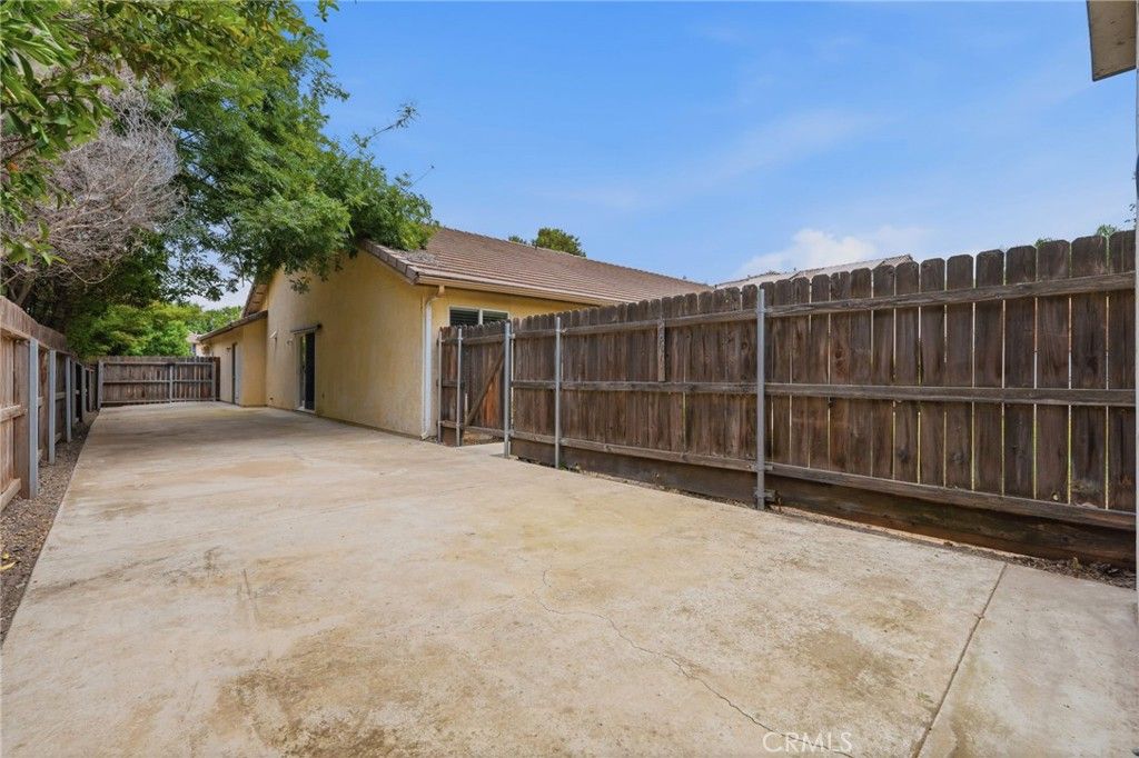 Image 60 of property listing at 6111 W Pryor Avenue, Visalia, CA 93277
