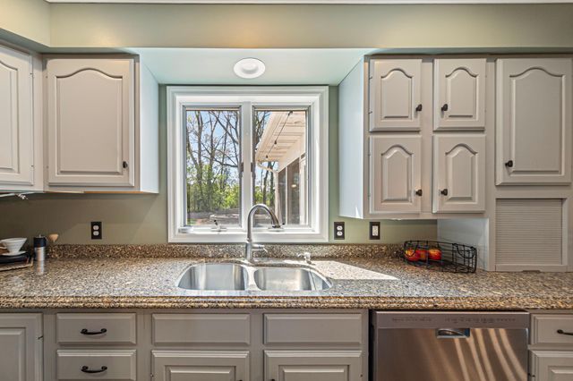 1424 Fairway Drive, Faribault, MN 55021