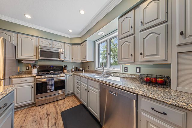1424 Fairway Drive, Faribault, MN 55021