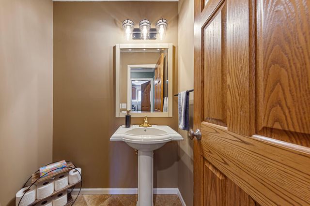 1424 Fairway Drive, Faribault, MN 55021