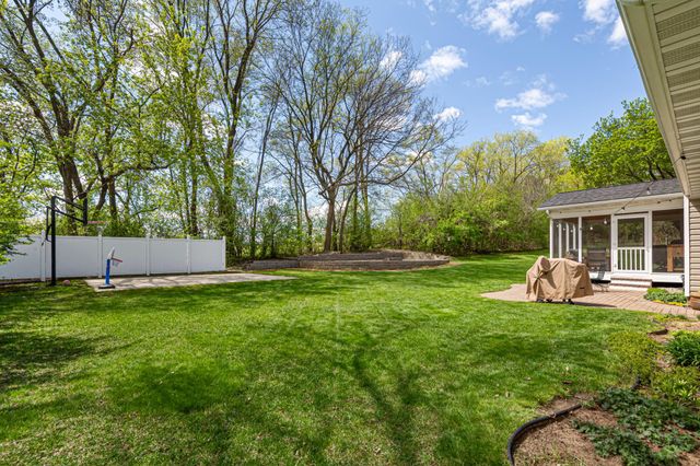 1424 Fairway Drive, Faribault, MN 55021