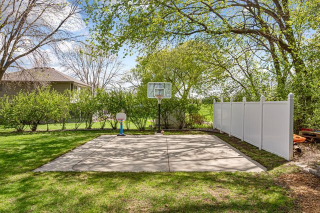 1424 Fairway Drive, Faribault, MN 55021