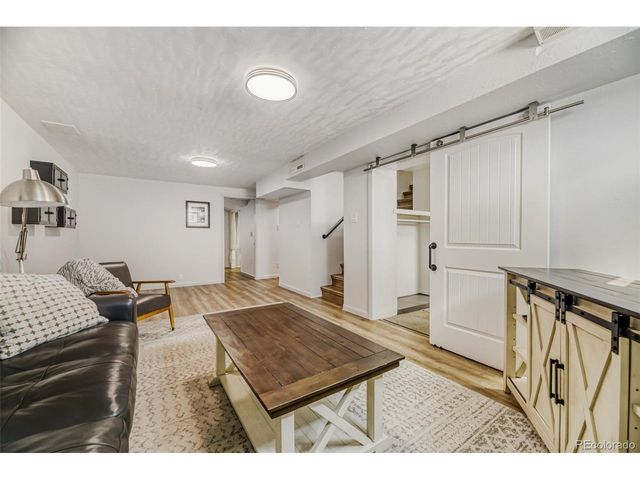 2568 S Zurich Ct, Denver, CO 80219