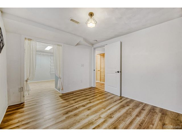 2568 S Zurich Ct, Denver, CO 80219