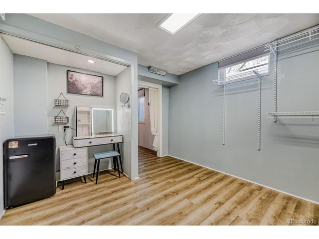 2568 S Zurich Ct, Denver, CO 80219