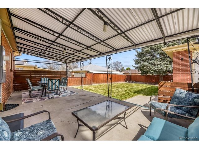 2568 S Zurich Ct, Denver, CO 80219