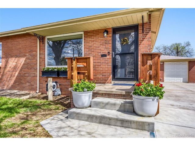 2568 S Zurich Ct, Denver, CO 80219