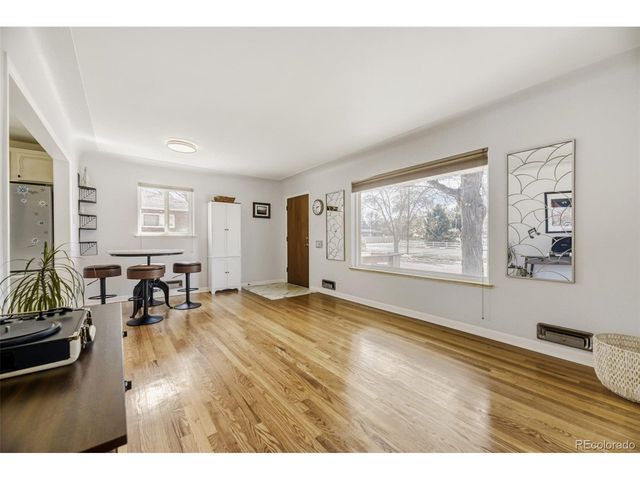 2568 S Zurich Ct, Denver, CO 80219