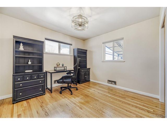 2568 S Zurich Ct, Denver, CO 80219